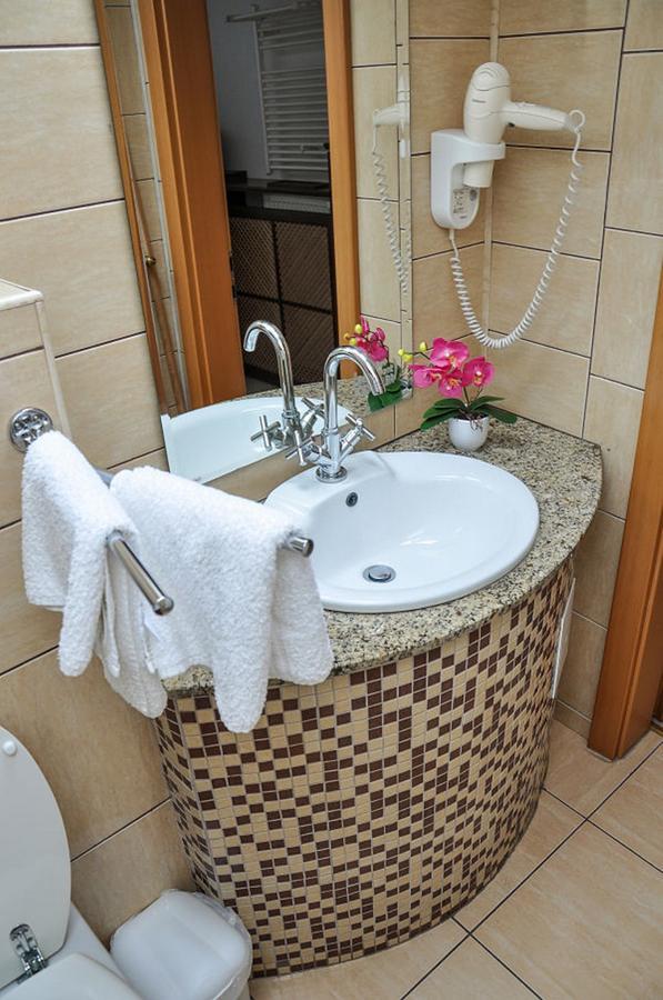 Pensiunea Casa Alba Ghimbav Ngoại thất bức ảnh